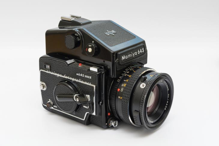 Produktfotografie einer 6x4,5-Kamera von Mamiya
