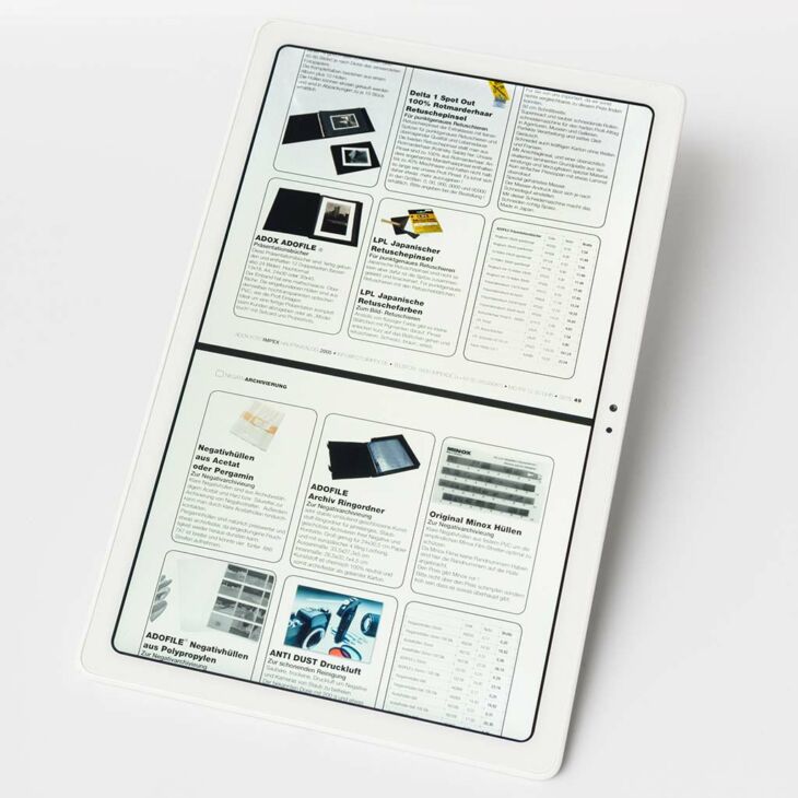 alter Fotoimpex-Katalog als PDF-Datei auf einem Tablet zu sehen