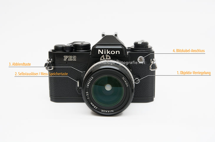 Vorderseite einer alten analogen Nikon-Kamera