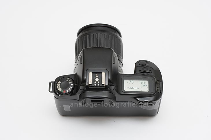 eine Canon EOS 1000F Kamera