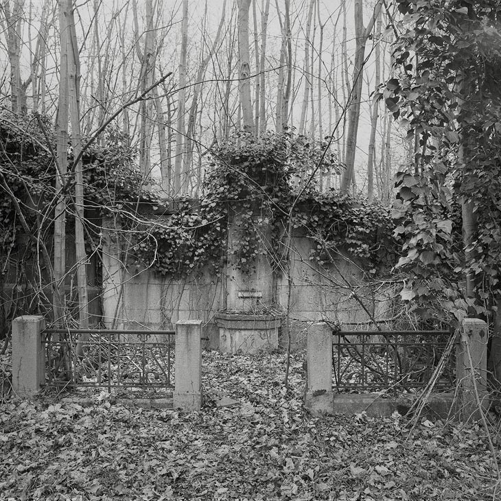 analoges S/W-Foto von einem Friedhof