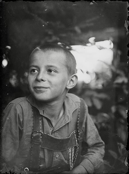 Porträt eines Jungen der 30er Jahre