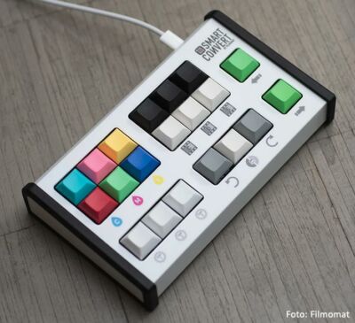 kleine Tastatur mit einigen farbigen Tasten