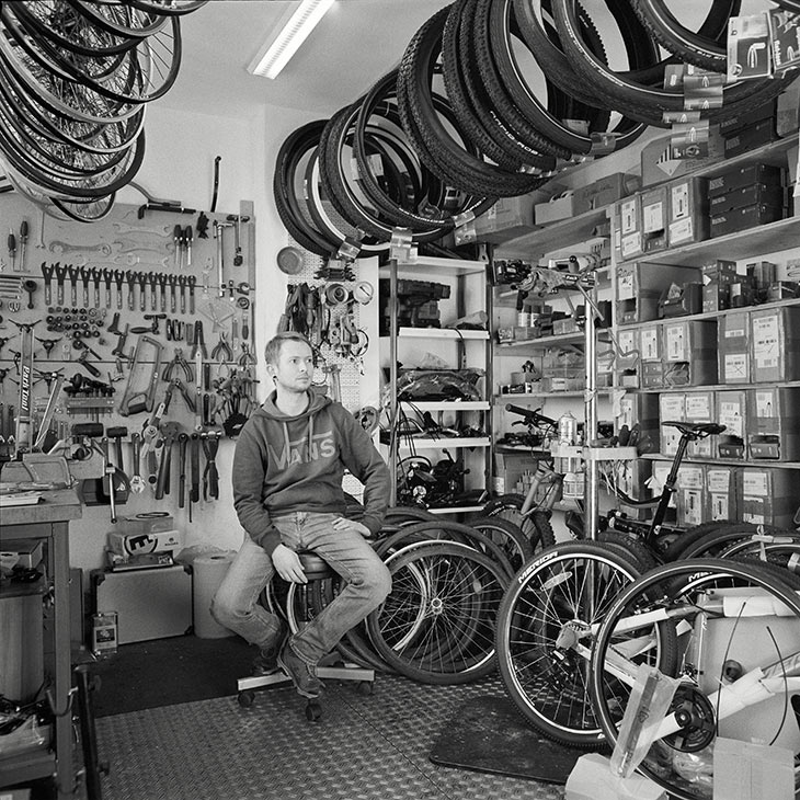 Porträt in einem Fahrradladen